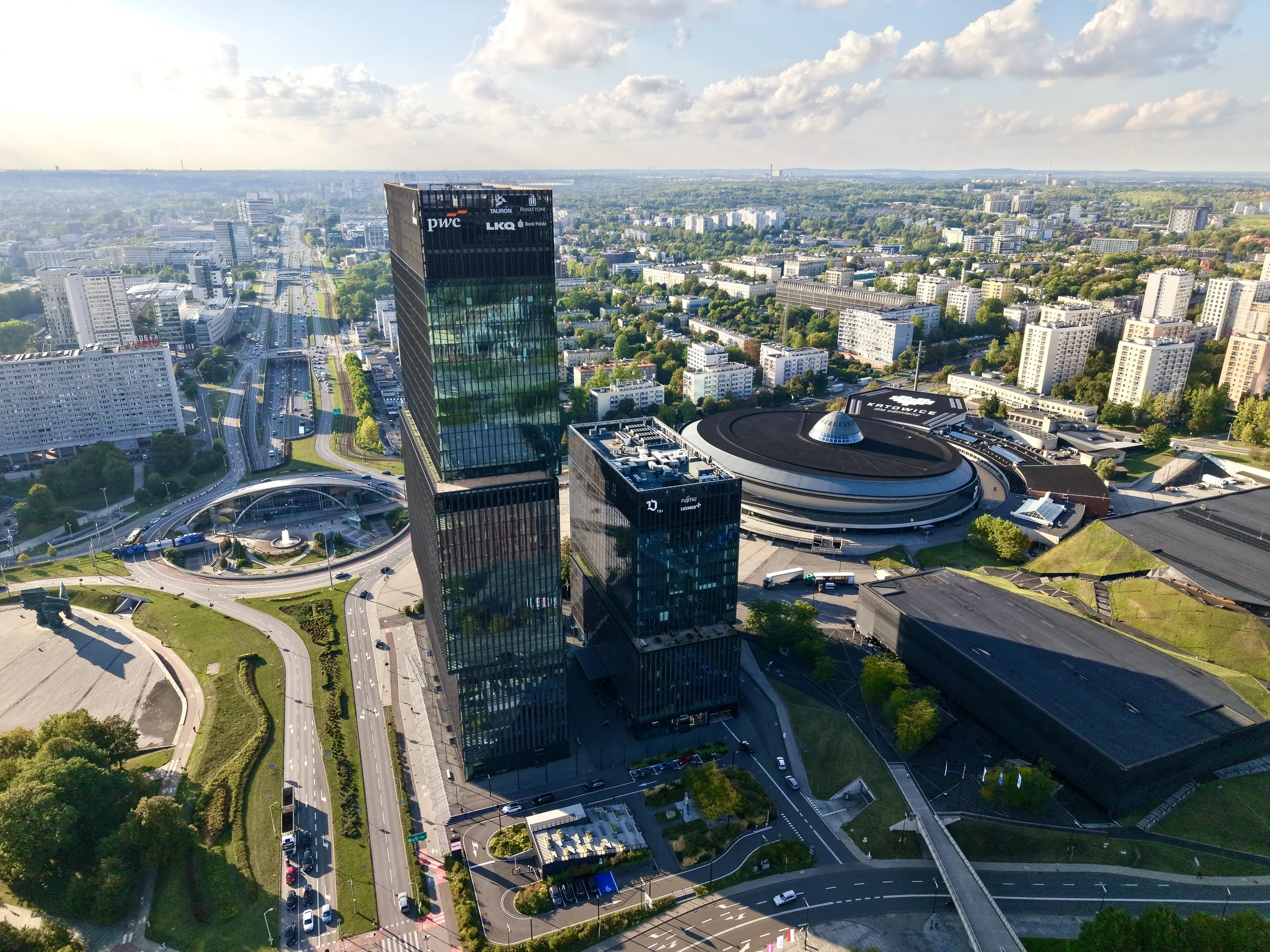 Architektura miasta i rytm ulic widziane z drona